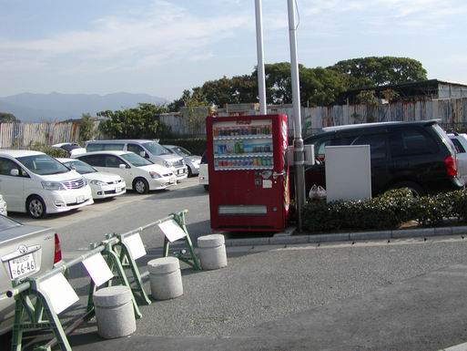 駕与丁バラ園近くの駐車場です